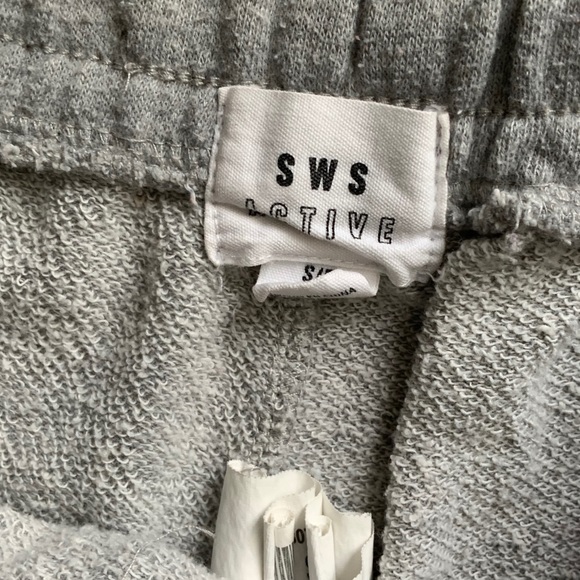 mini shorts with vibe logo - Picture 3 of 3